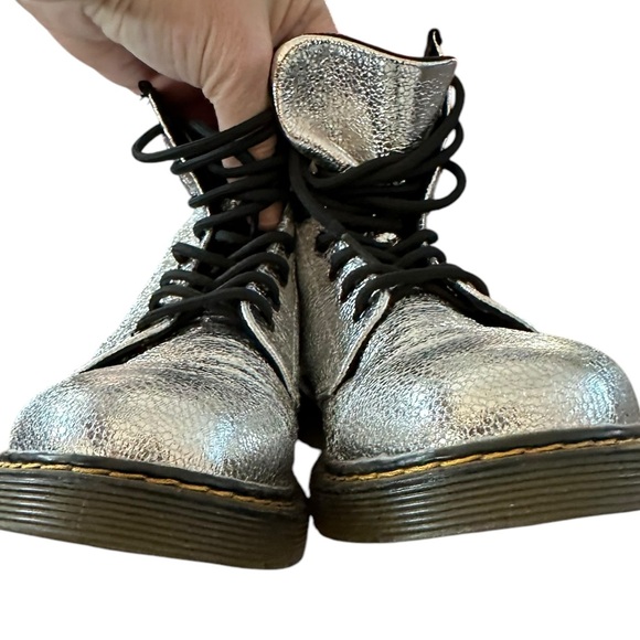 Dr. Doc Martens Silver Disco Crinkle Crackle Lace Up Boots 1460 J 4 5 NEW - Picture 9 of 13